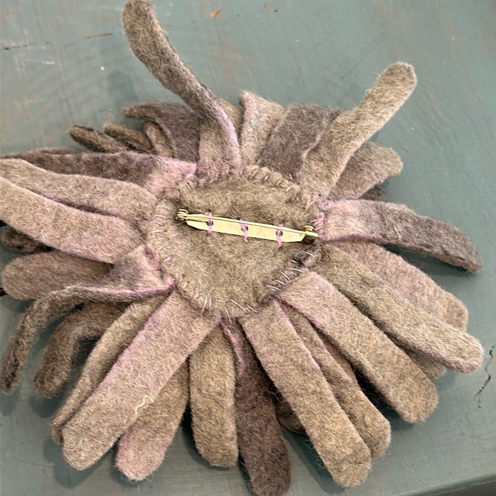 Merino Wool Flower Gray Lavender Multi Petal Pin Large 7-8” - Picture 4 of 8